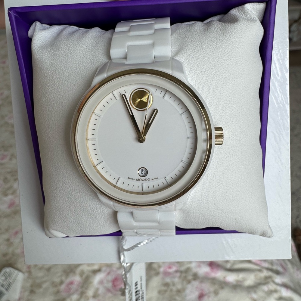 Movado Women's Bold Verso Swiss Quartz White Ceramic Bracelet Watch 39mm. NWT.